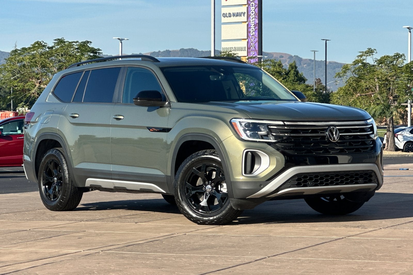 2024 Volkswagen Atlas 2.0T Peak Edition SEL