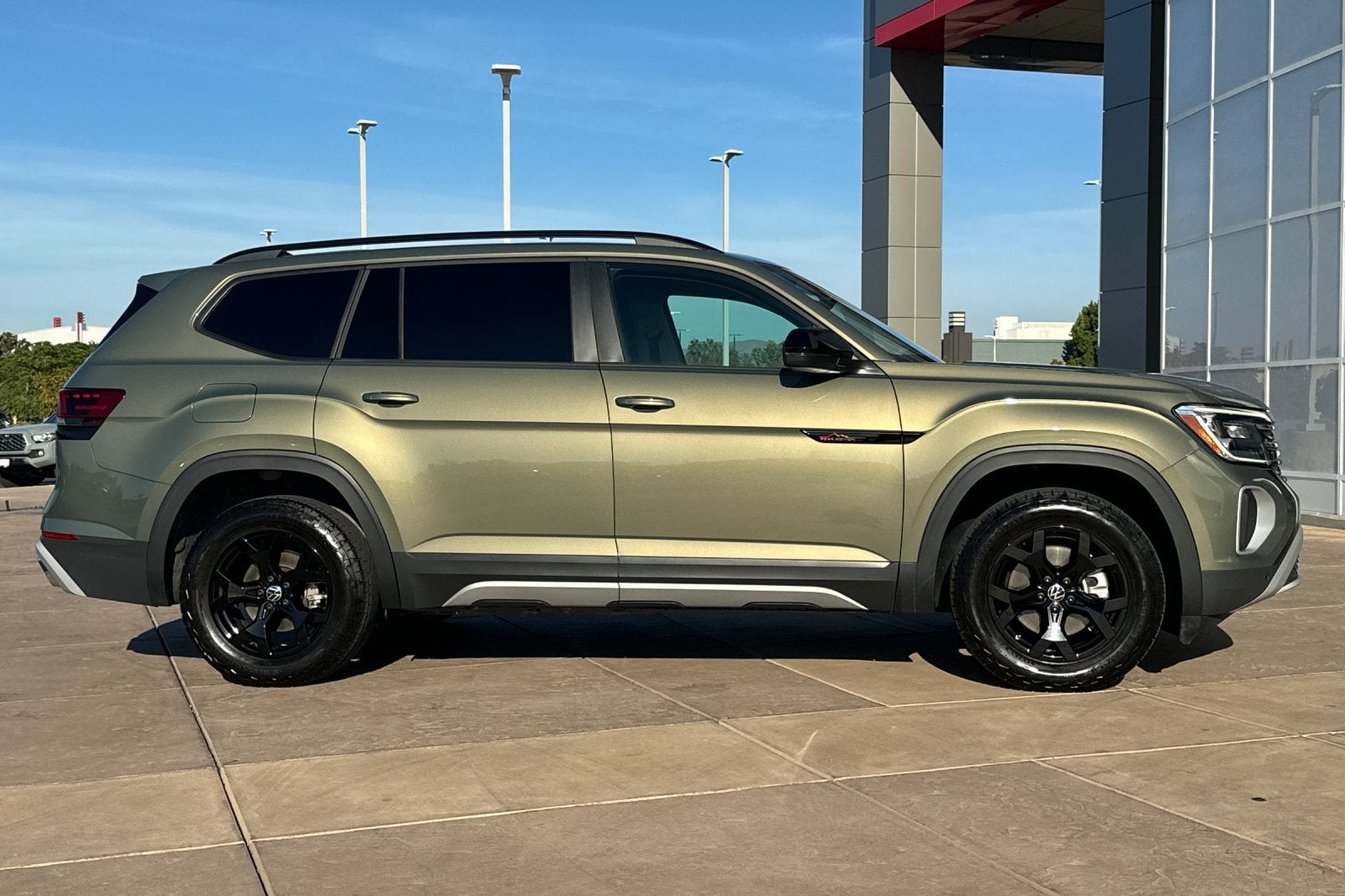 2024 Volkswagen Atlas 2.0T Peak Edition SEL