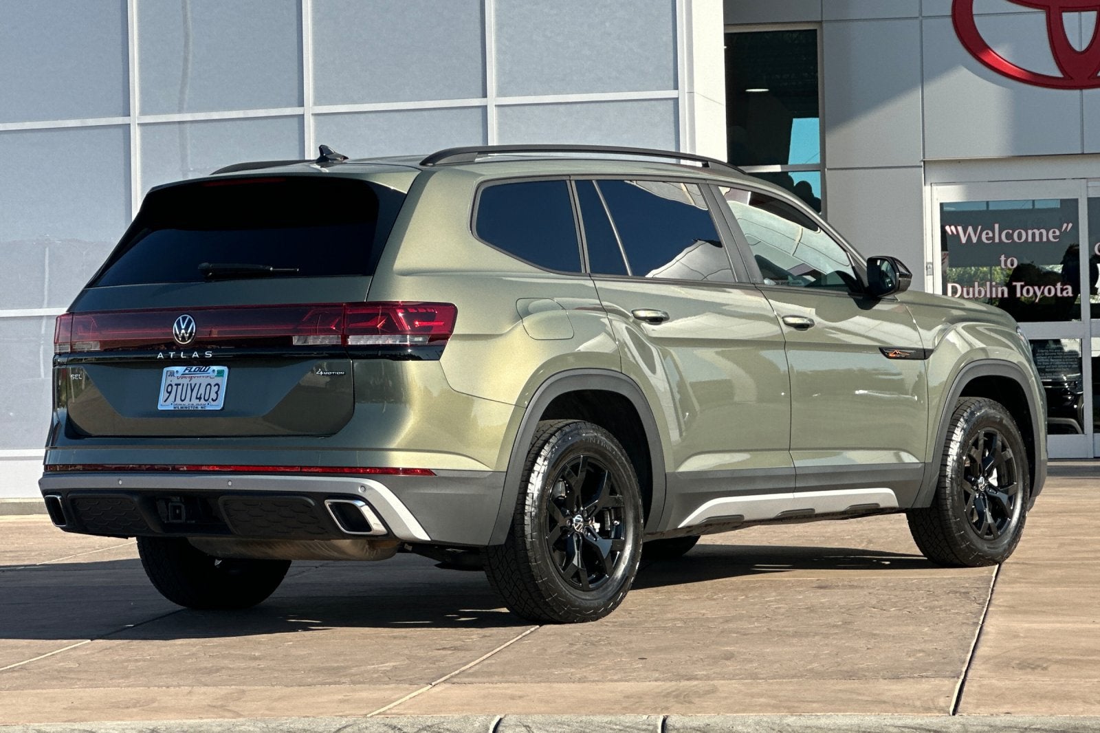 2024 Volkswagen Atlas 2.0T Peak Edition SEL
