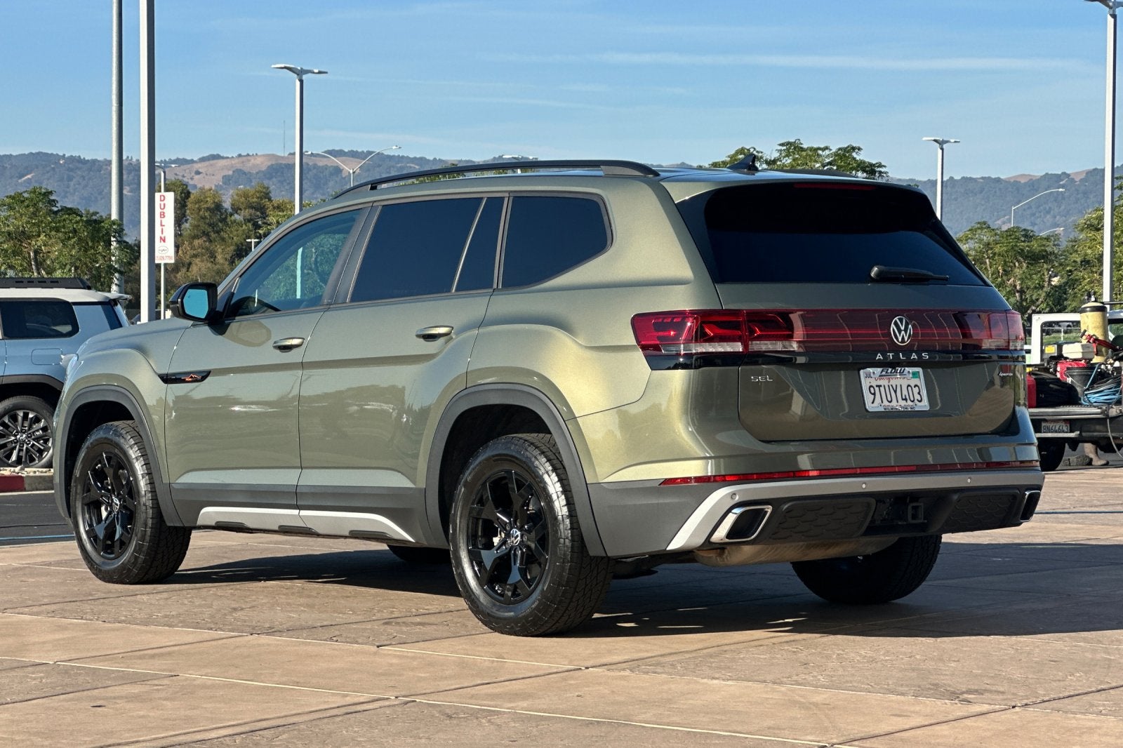 2024 Volkswagen Atlas 2.0T Peak Edition SEL