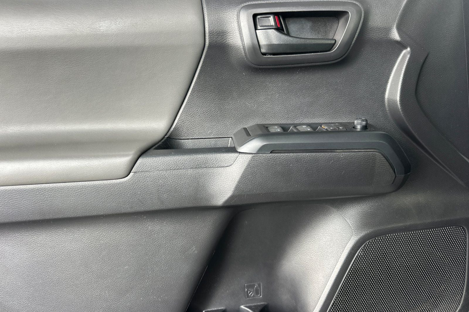 2022 Toyota Tacoma SR V6