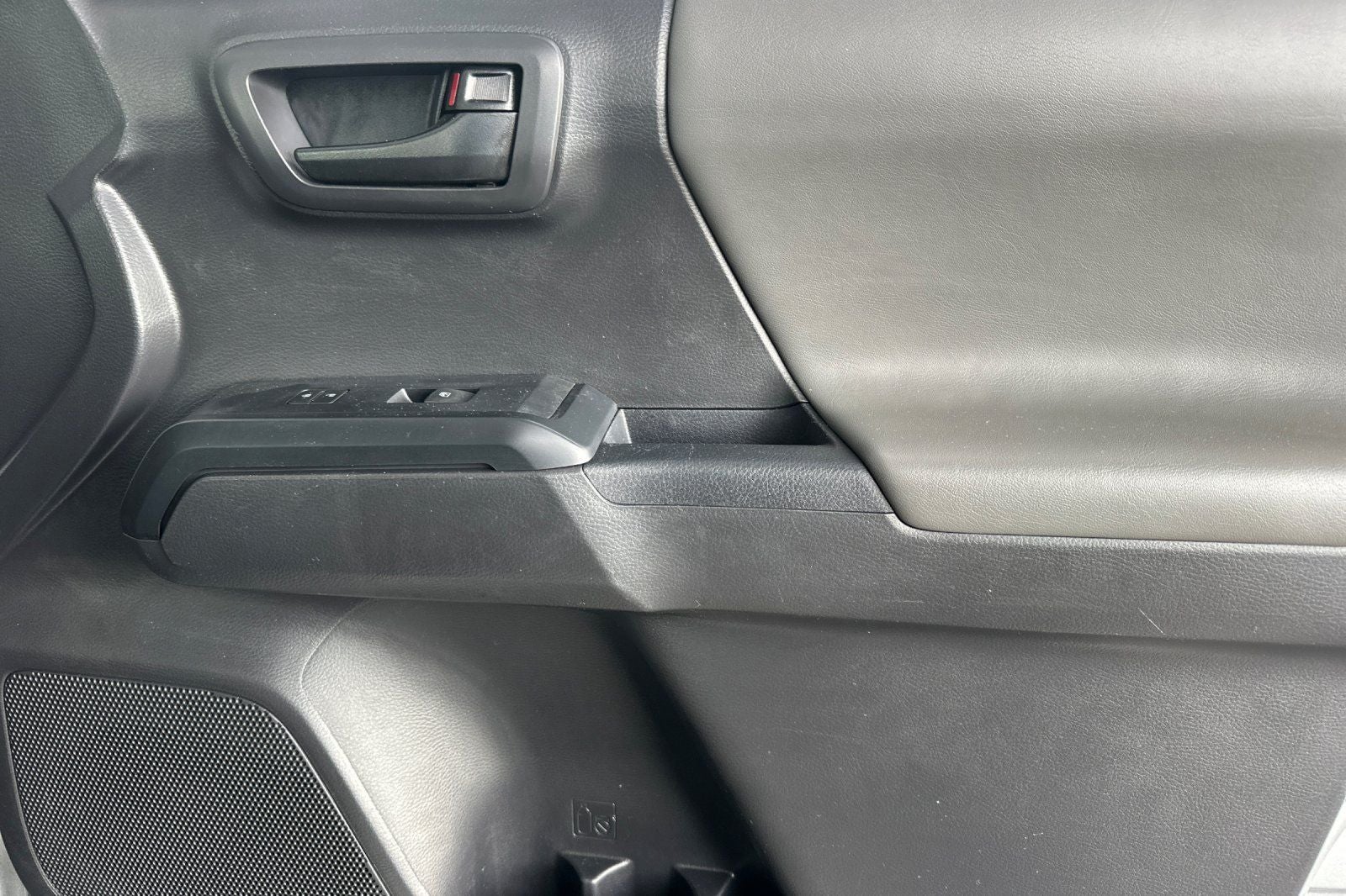 2022 Toyota Tacoma SR V6