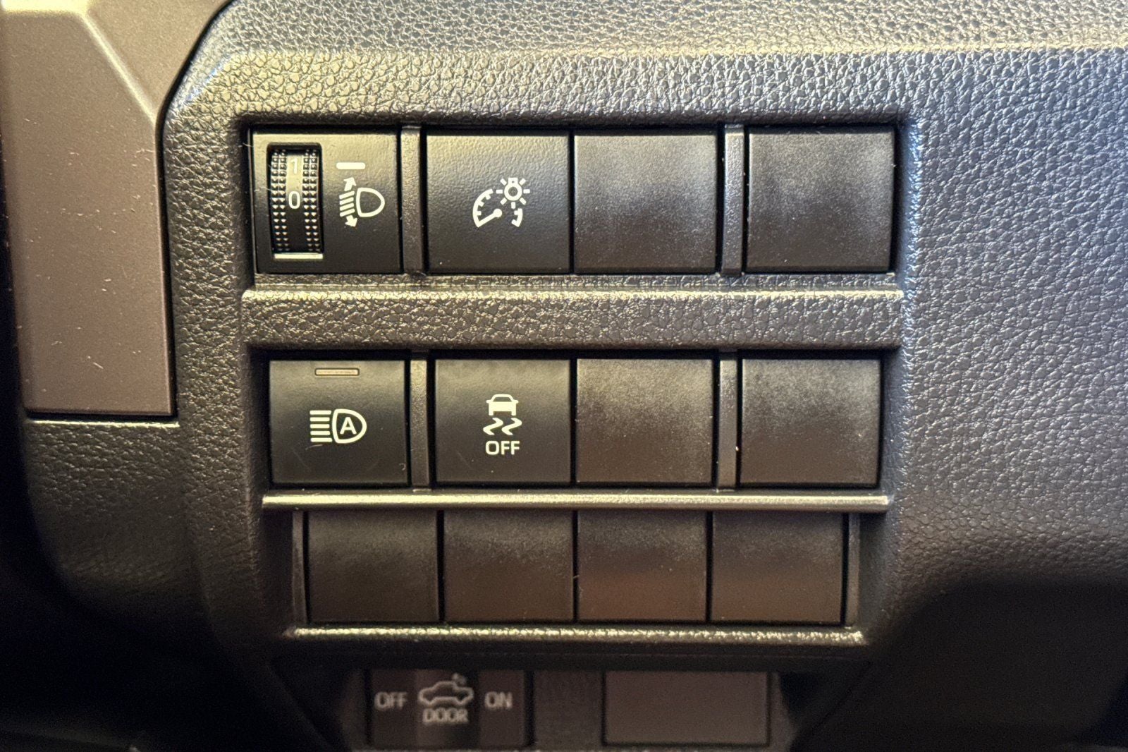 2025 Toyota Tacoma SR5 - Photo 31