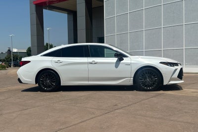 2019 Toyota Avalon Hybrid XSE