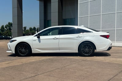 2019 Toyota Avalon Hybrid XSE