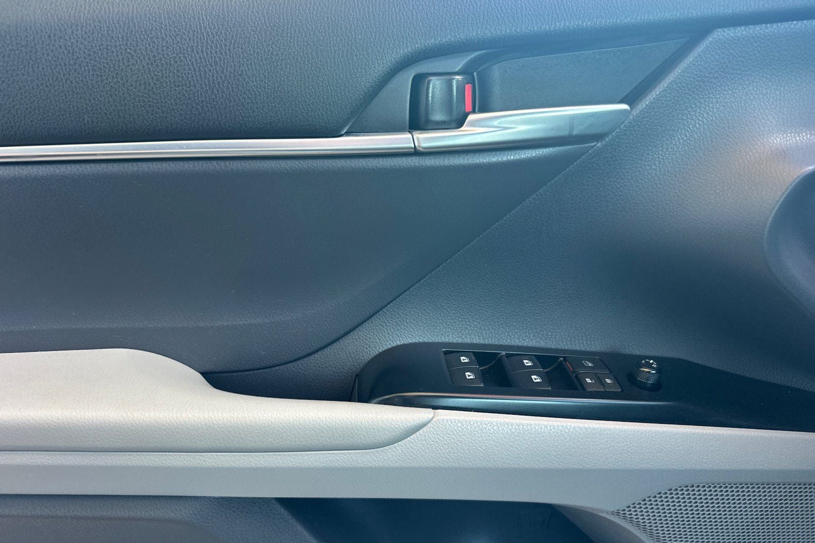 2019 Toyota Camry Hybrid LE