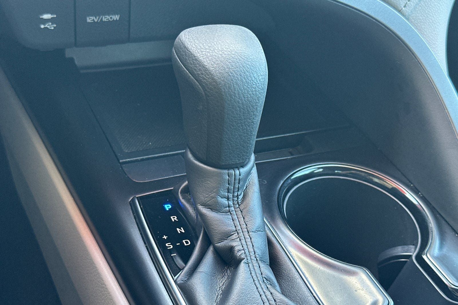2019 Toyota Camry Hybrid LE