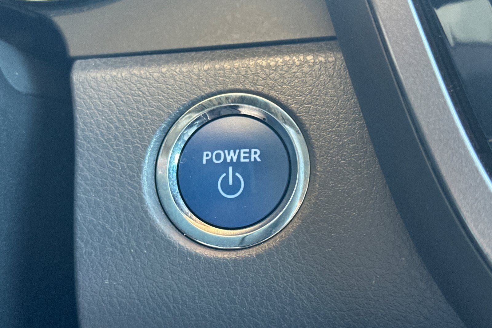 2019 Toyota Camry Hybrid LE