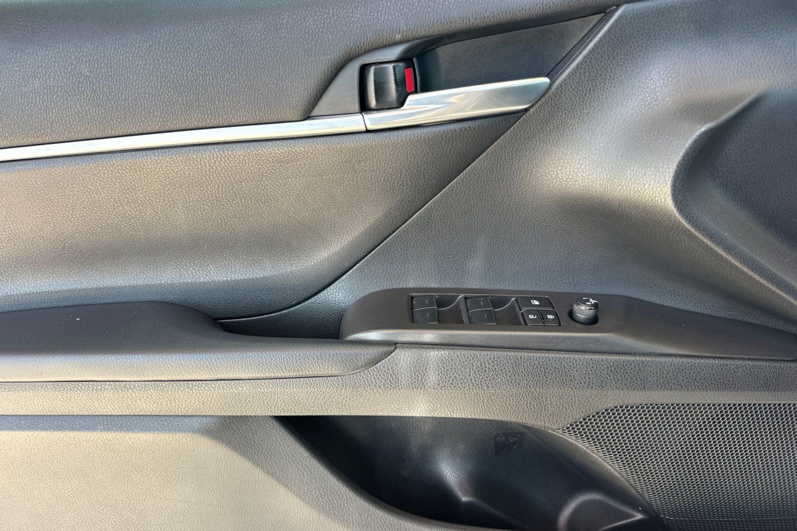 2023 Toyota Camry Hybrid LE