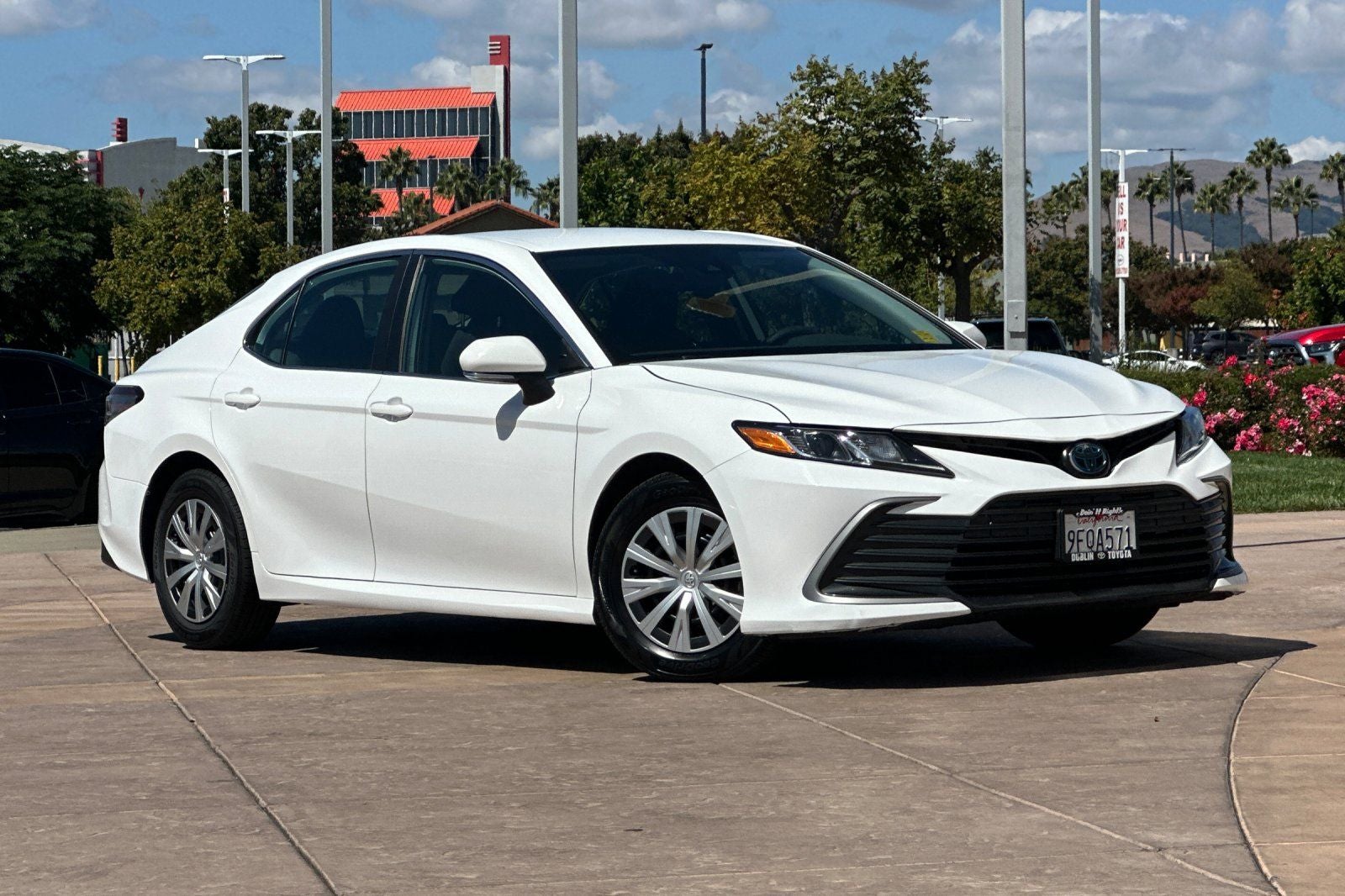 2023 Toyota Camry Hybrid LE