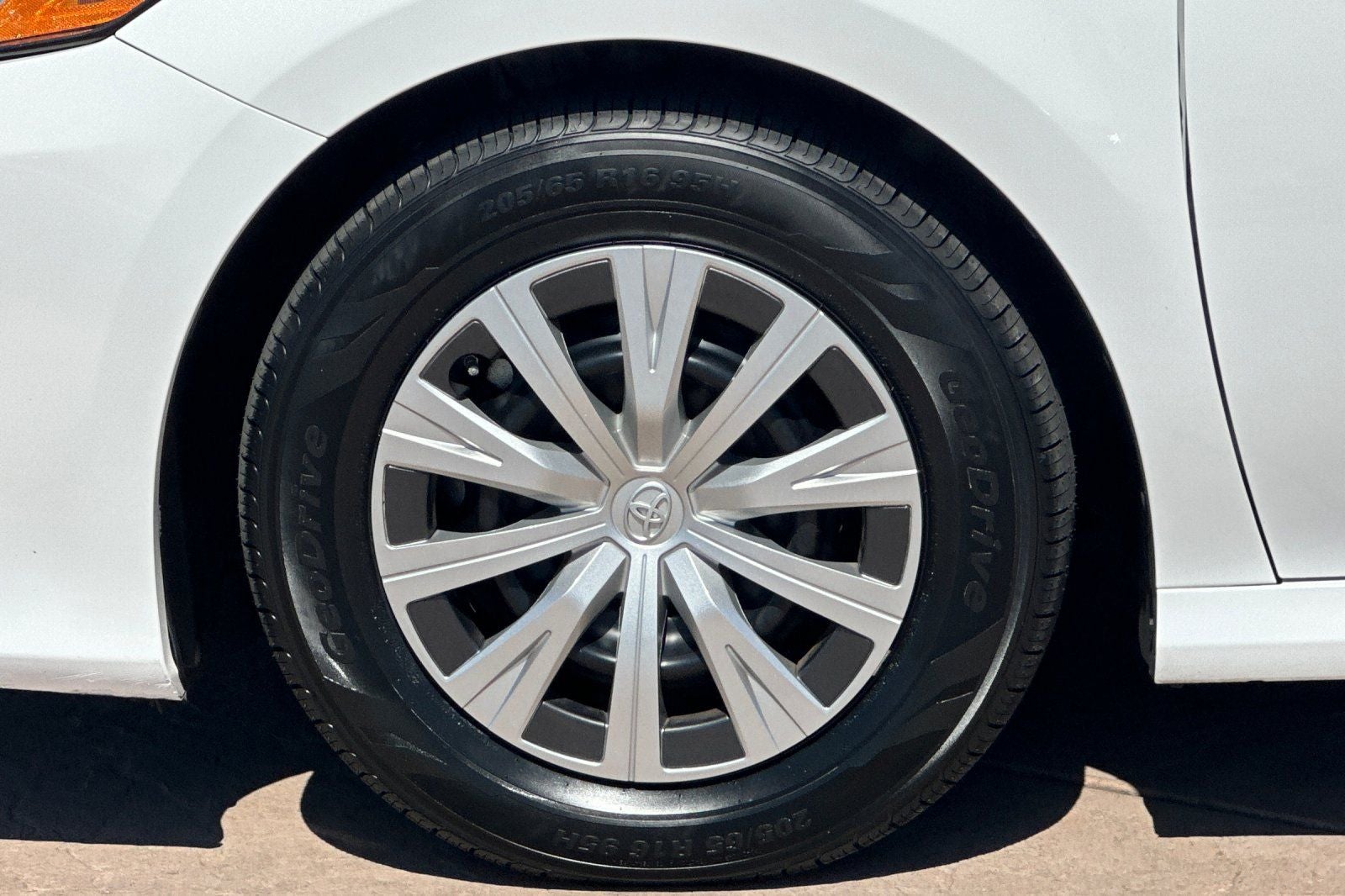 2023 Toyota Camry Hybrid LE