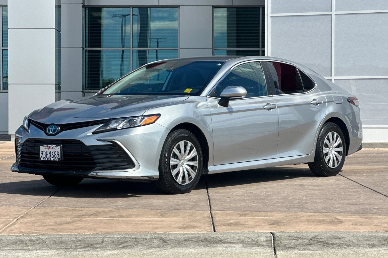 2022 Toyota Camry Hybrid LE