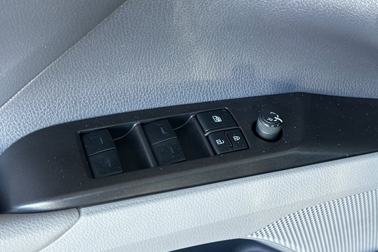 2022 Toyota Camry Hybrid LE