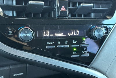 2022 Toyota Camry Hybrid LE