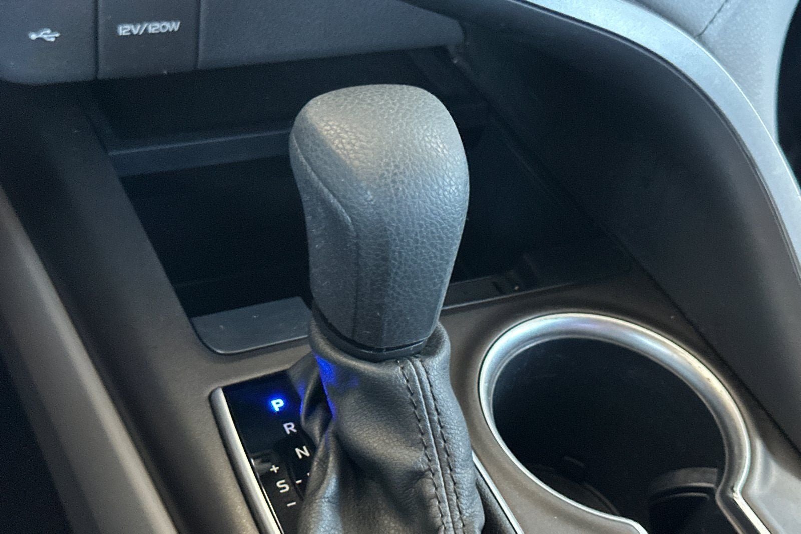 2022 Toyota Camry Hybrid LE
