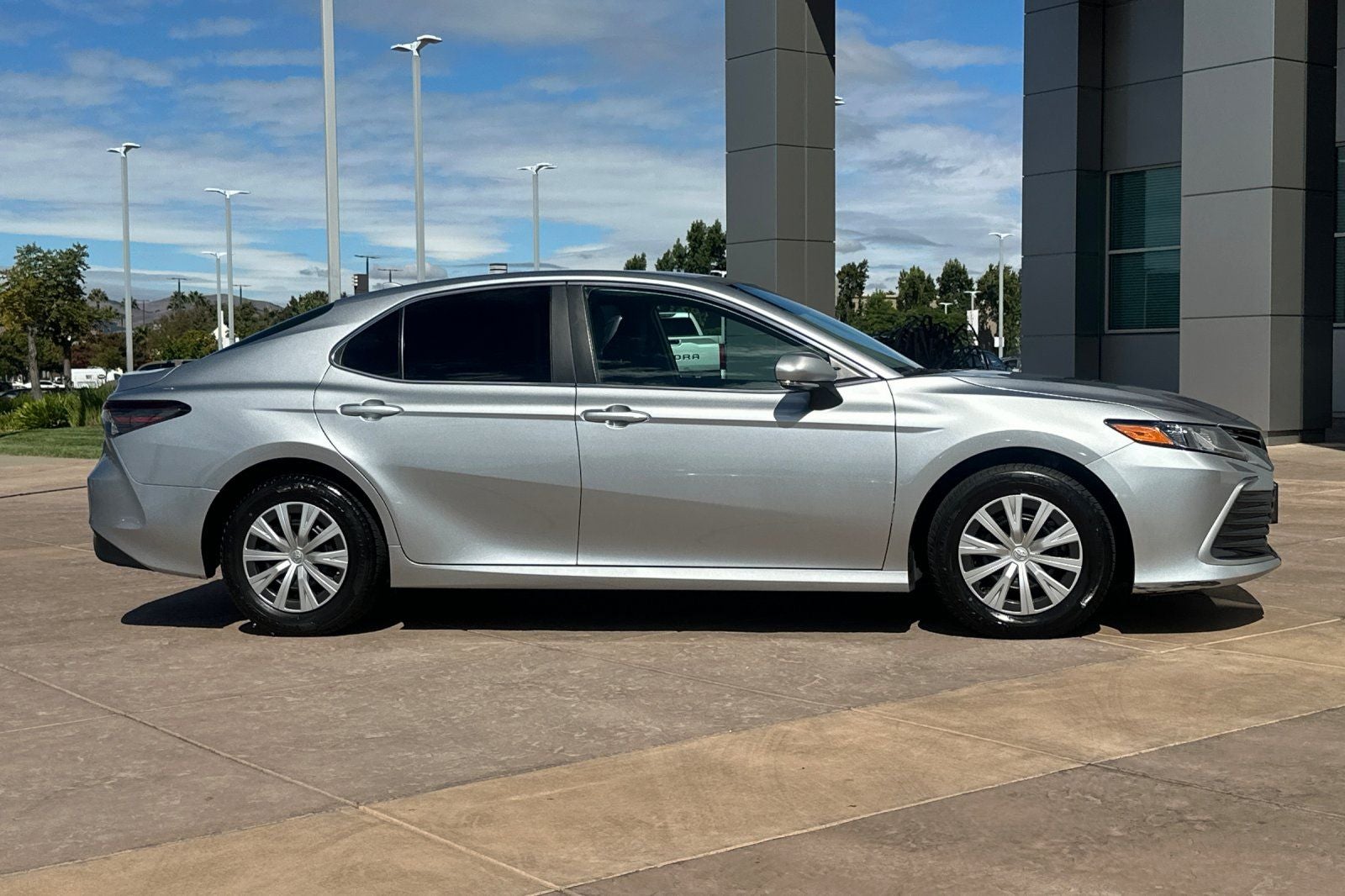 2022 Toyota Camry Hybrid LE