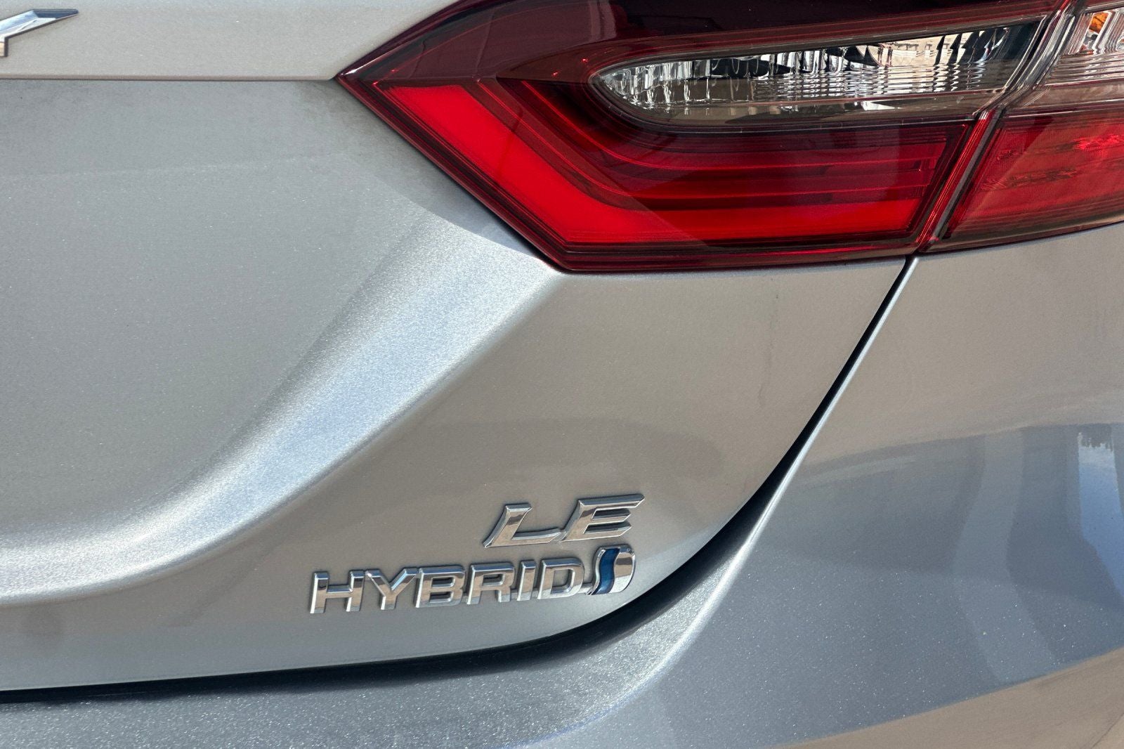 2022 Toyota Camry Hybrid LE