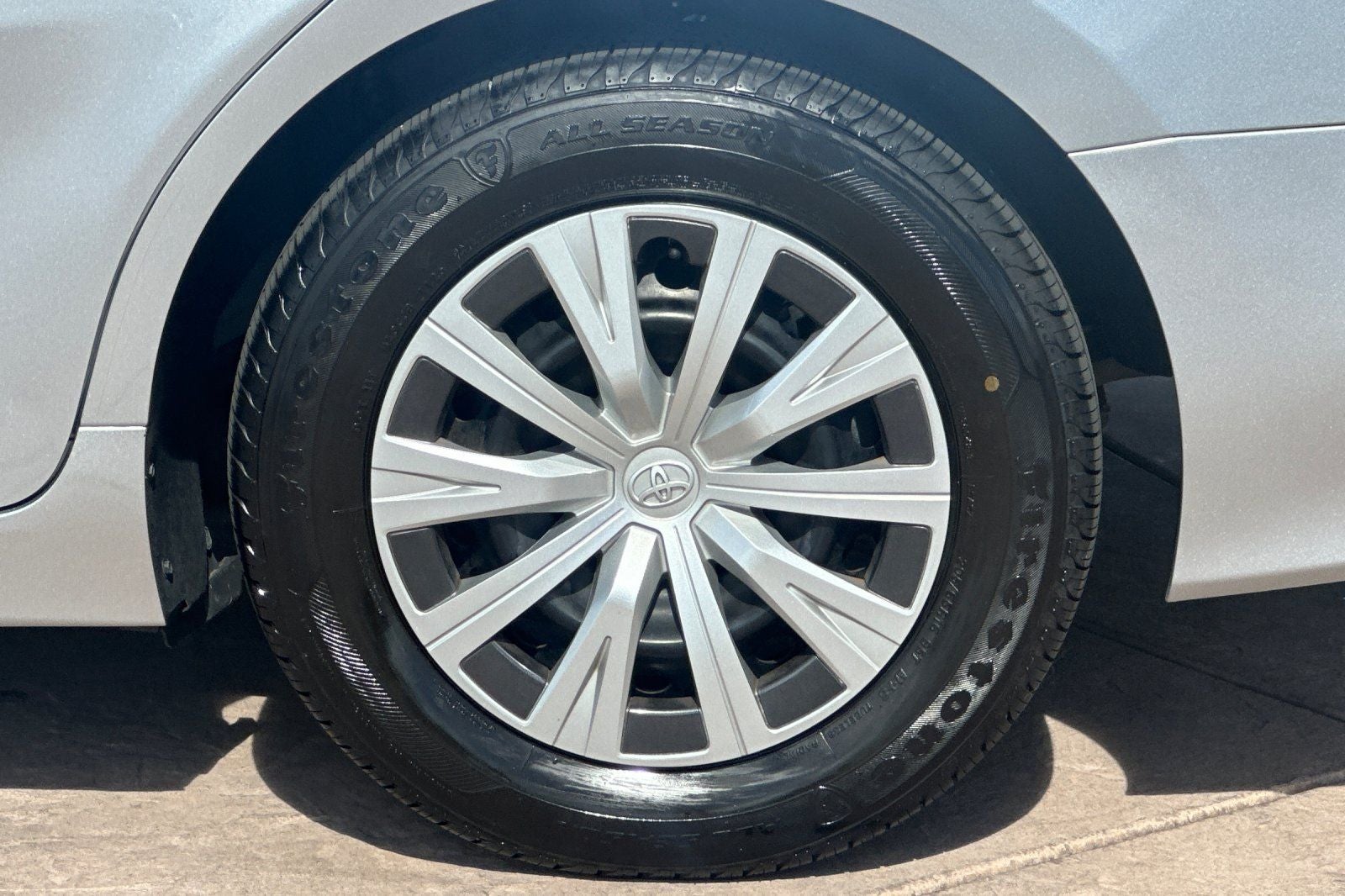 2022 Toyota Camry Hybrid LE