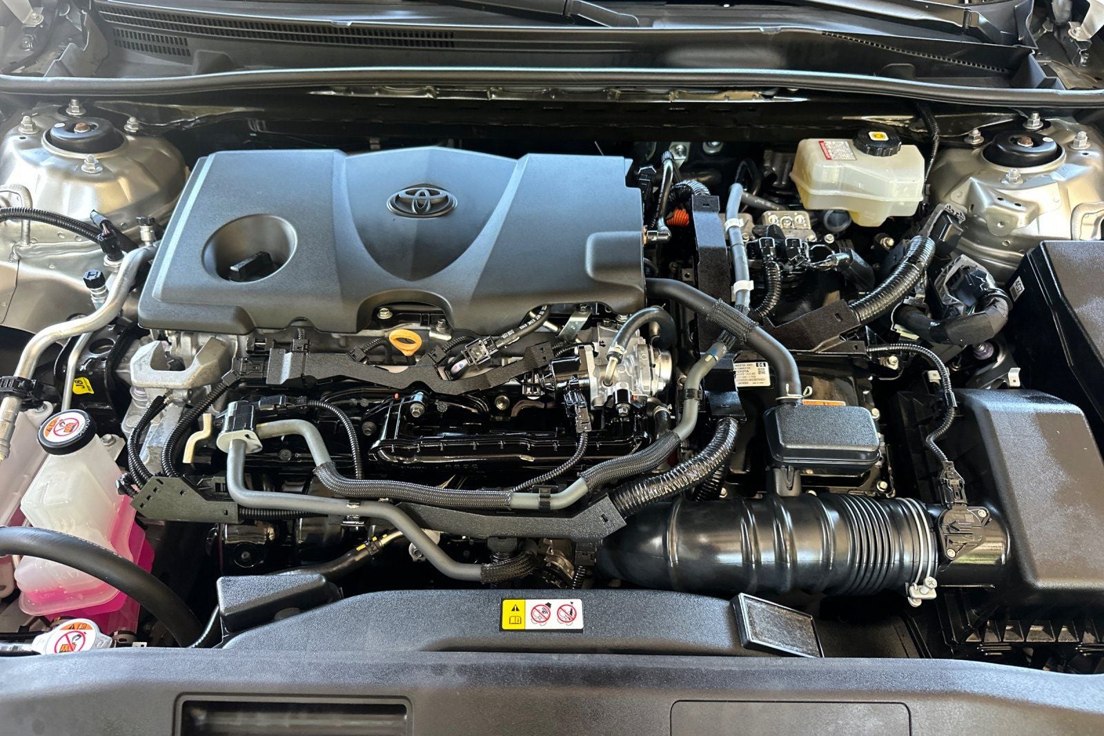 2022 Toyota Camry Hybrid LE