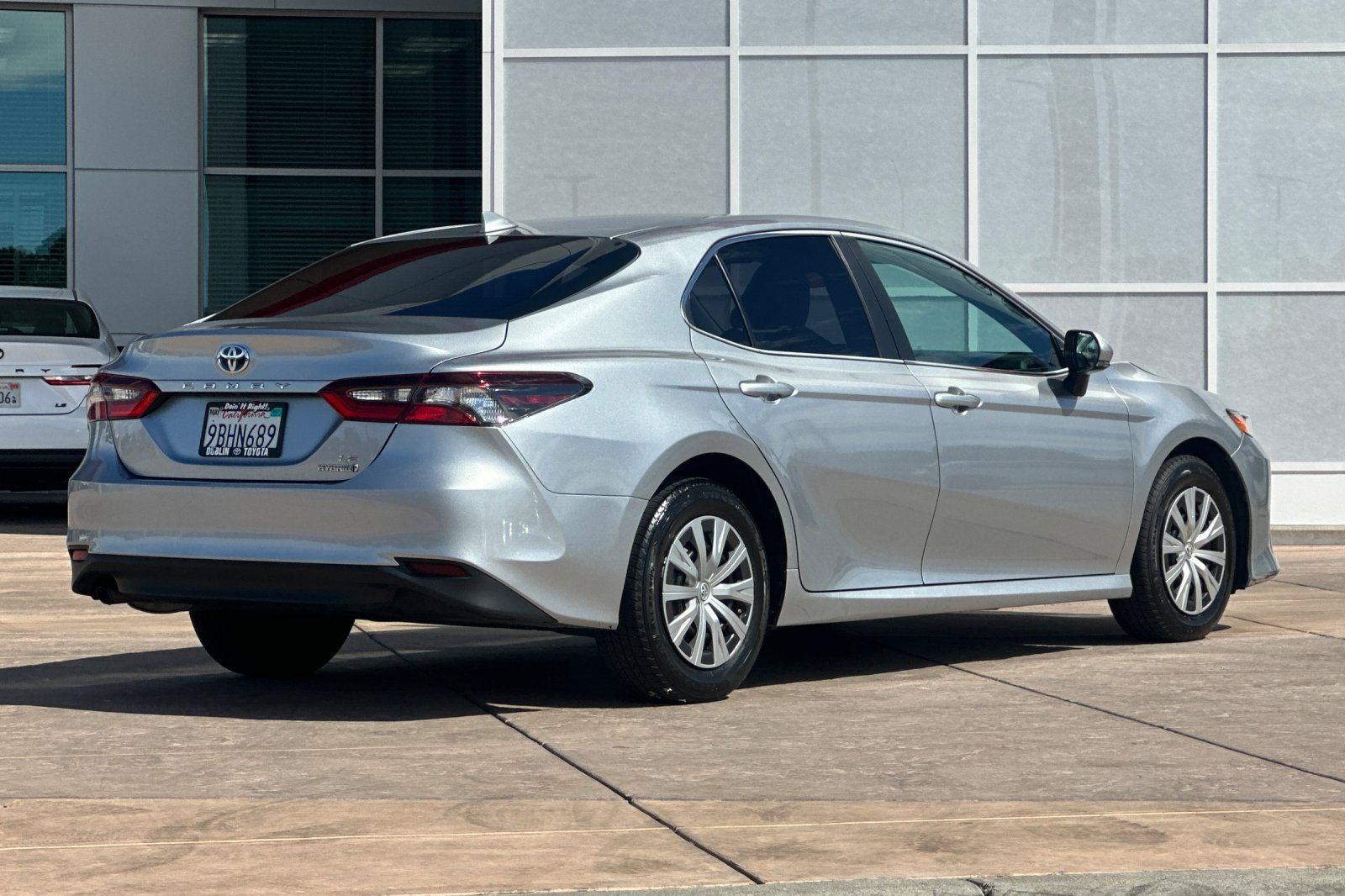2022 Toyota Camry Hybrid LE