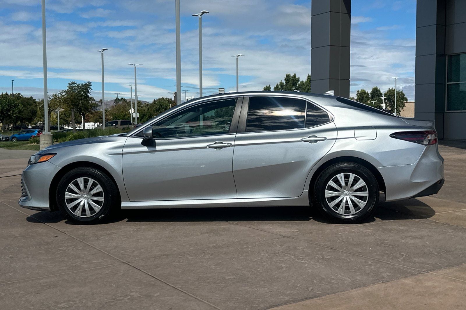 2022 Toyota Camry Hybrid LE