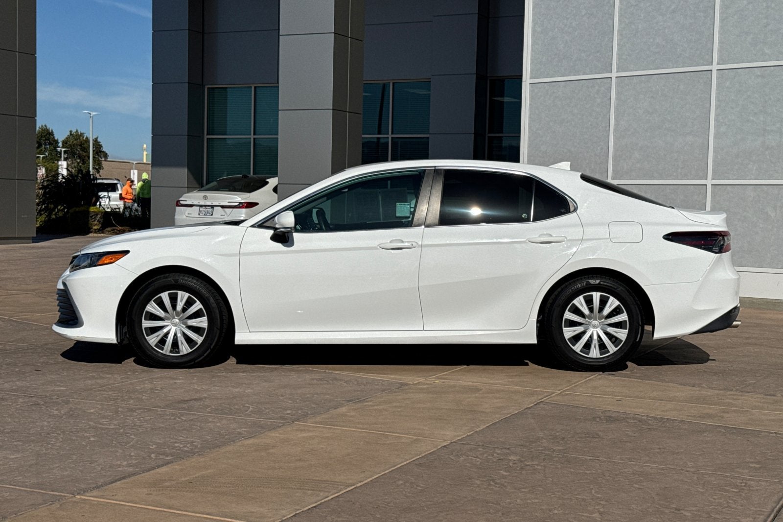 2022 Toyota Camry Hybrid LE