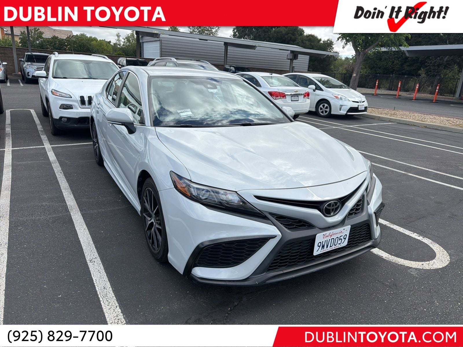 2022 Toyota Camry SE's photo