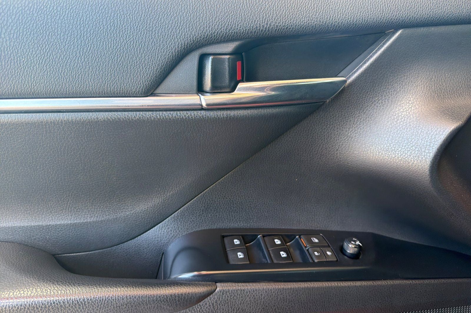 2020 Toyota Camry Hybrid SE