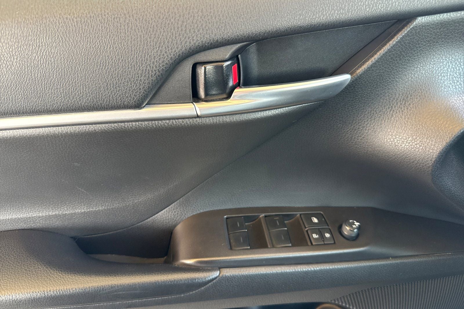 2023 Toyota Camry Hybrid SE