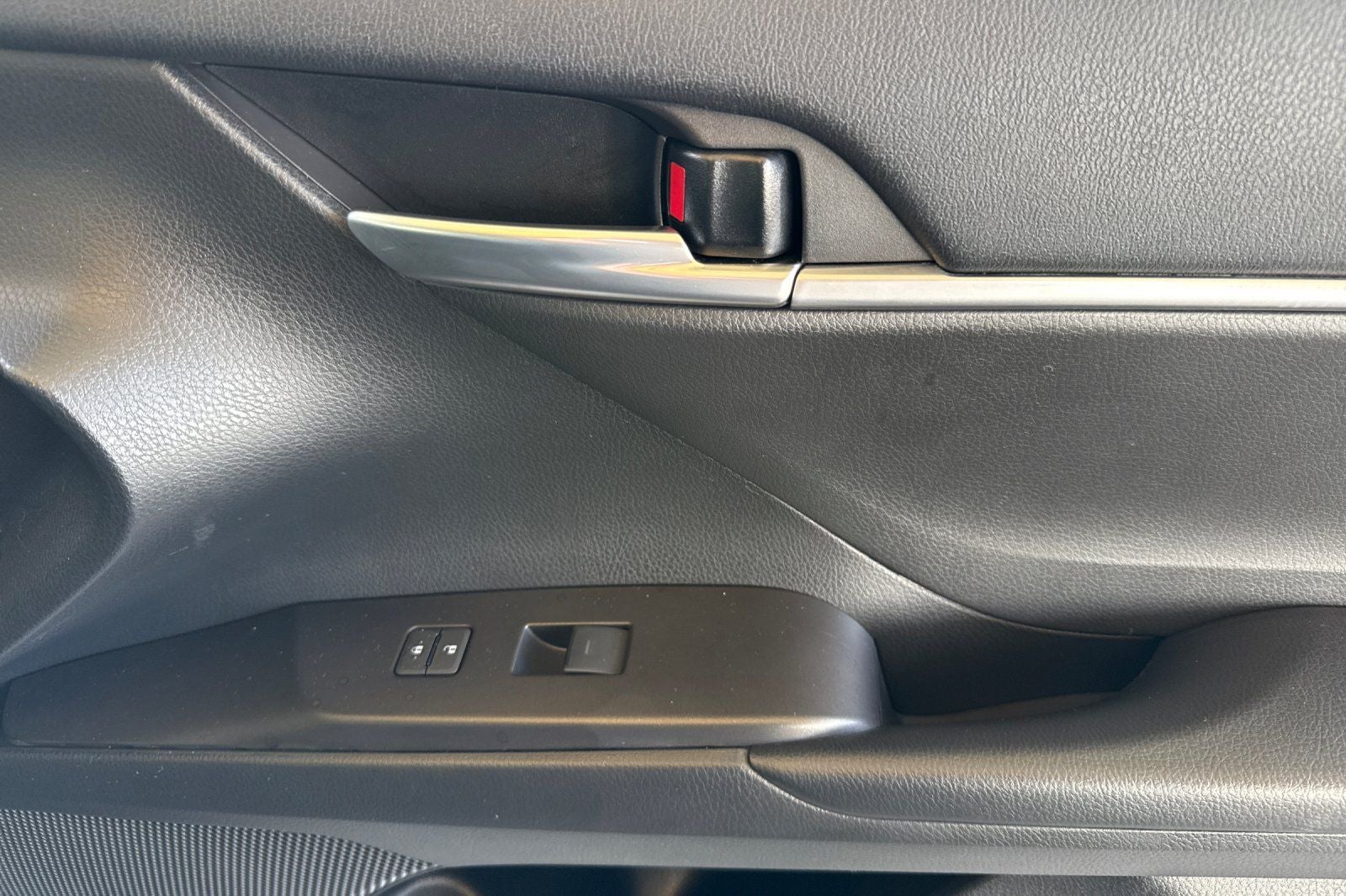 2023 Toyota Camry Hybrid SE