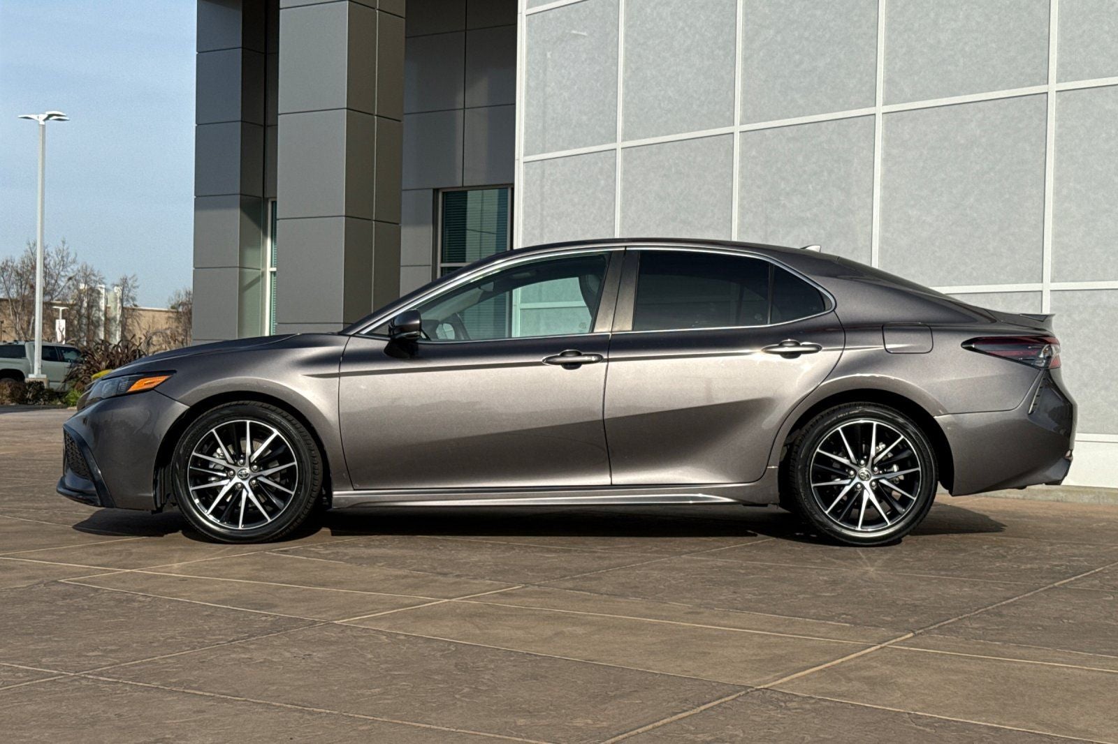 2023 Toyota Camry Hybrid SE