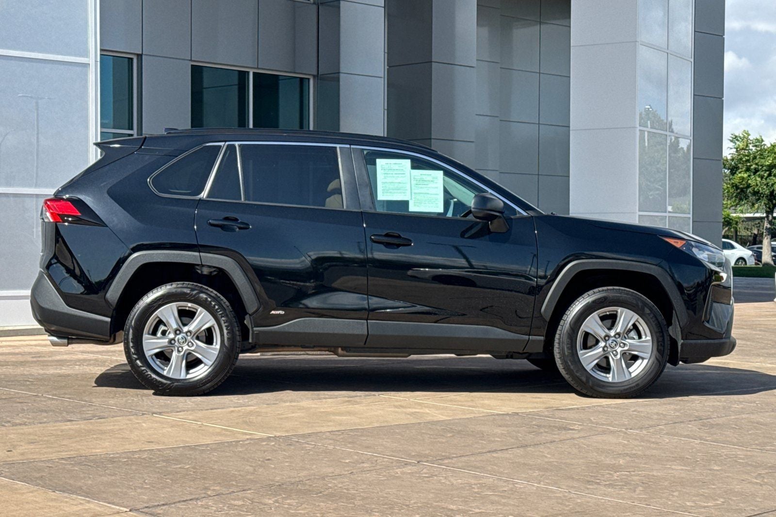 2022 Toyota RAV4 Hybrid LE
