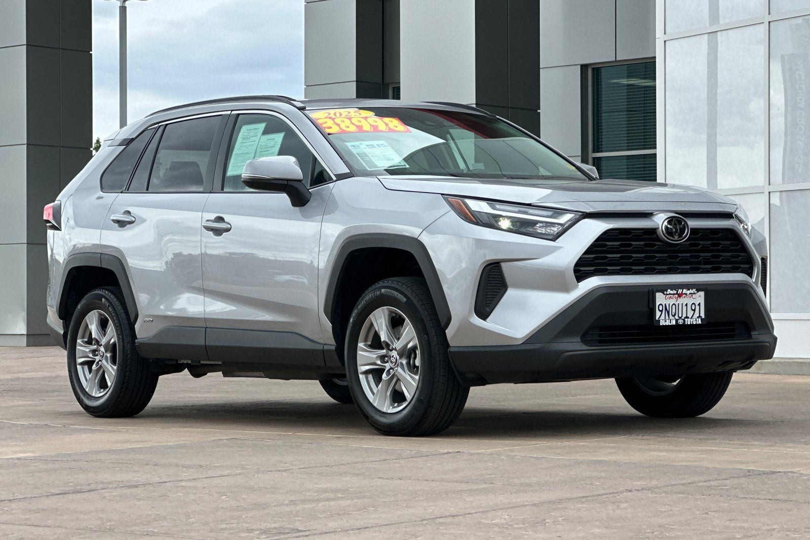 2025 Toyota RAV4 Hybrid XLE