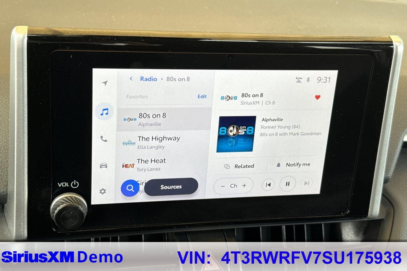 2025 Toyota RAV4 Hybrid XLE