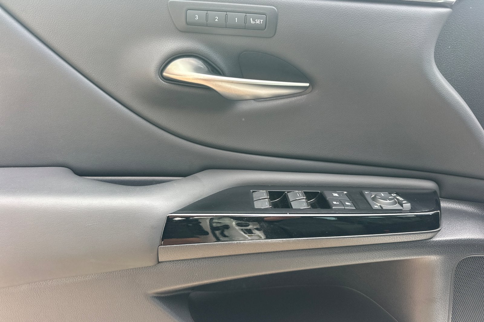 2022 Lexus ES 300h