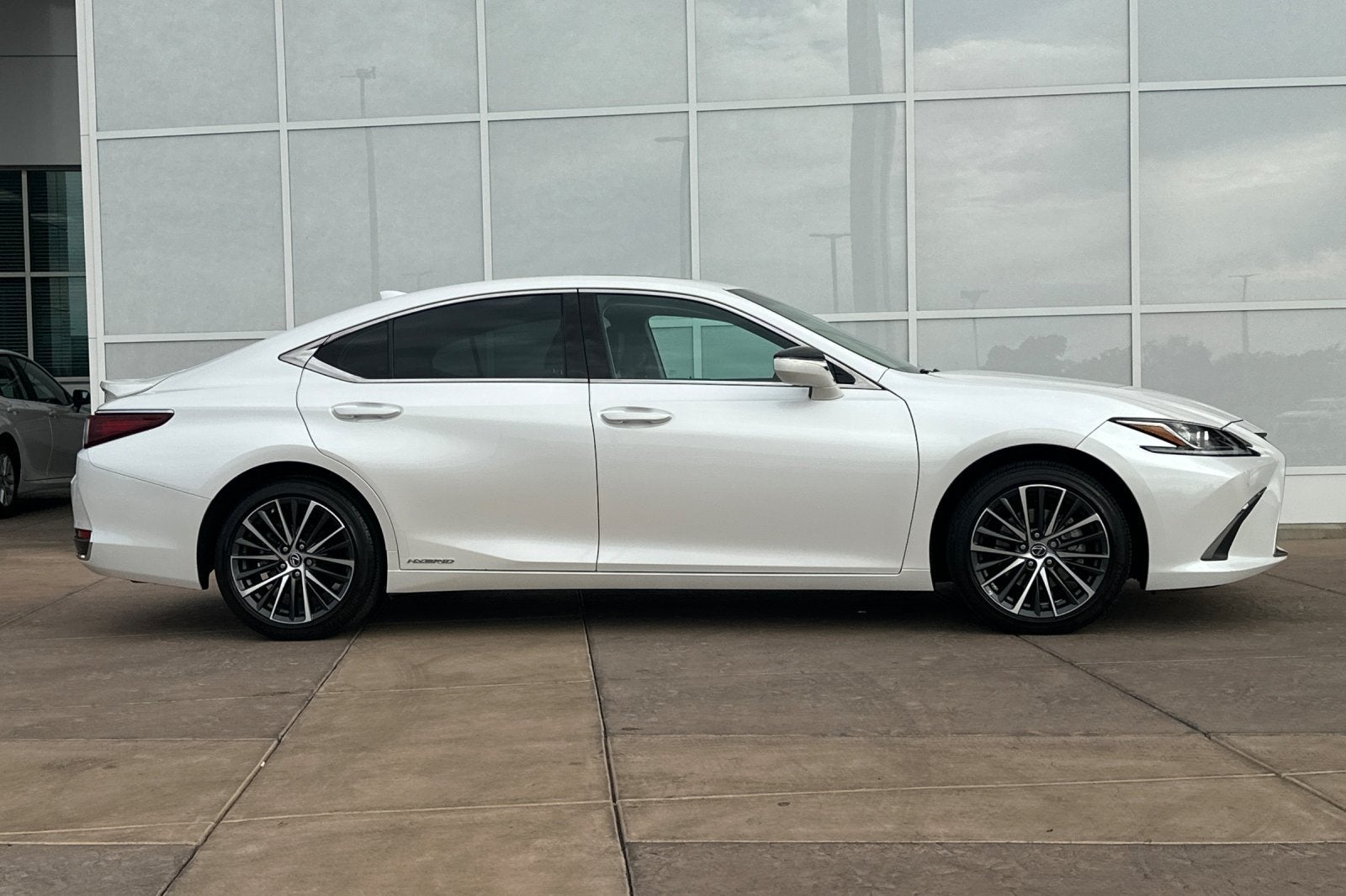 2022 Lexus ES 300h