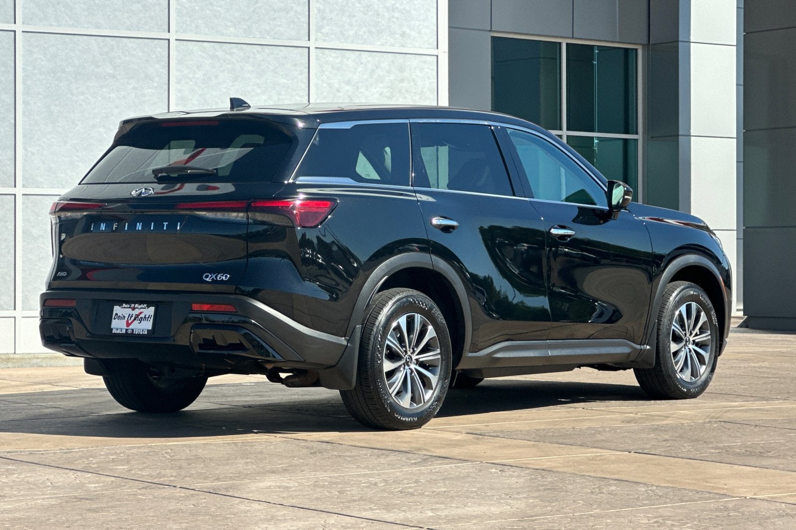 2023 INFINITI QX60 PURE