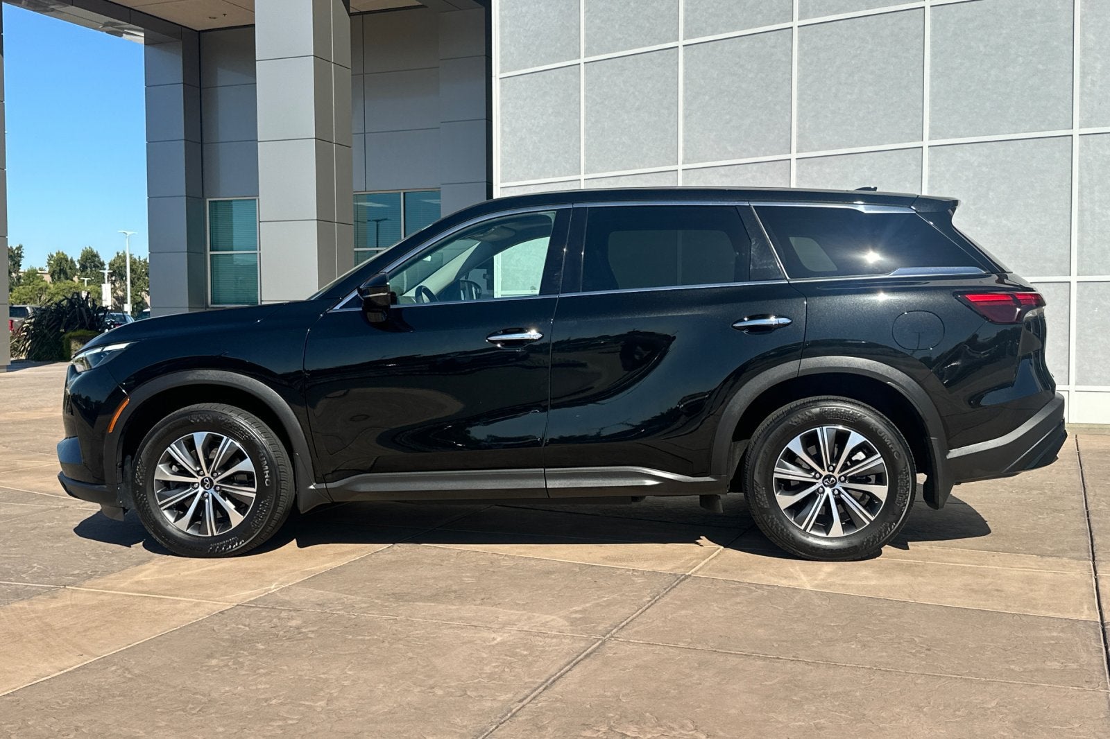 2023 INFINITI QX60 PURE