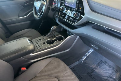 2022 Toyota Highlander LE