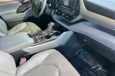 2021 Toyota Highlander Hybrid Platinum