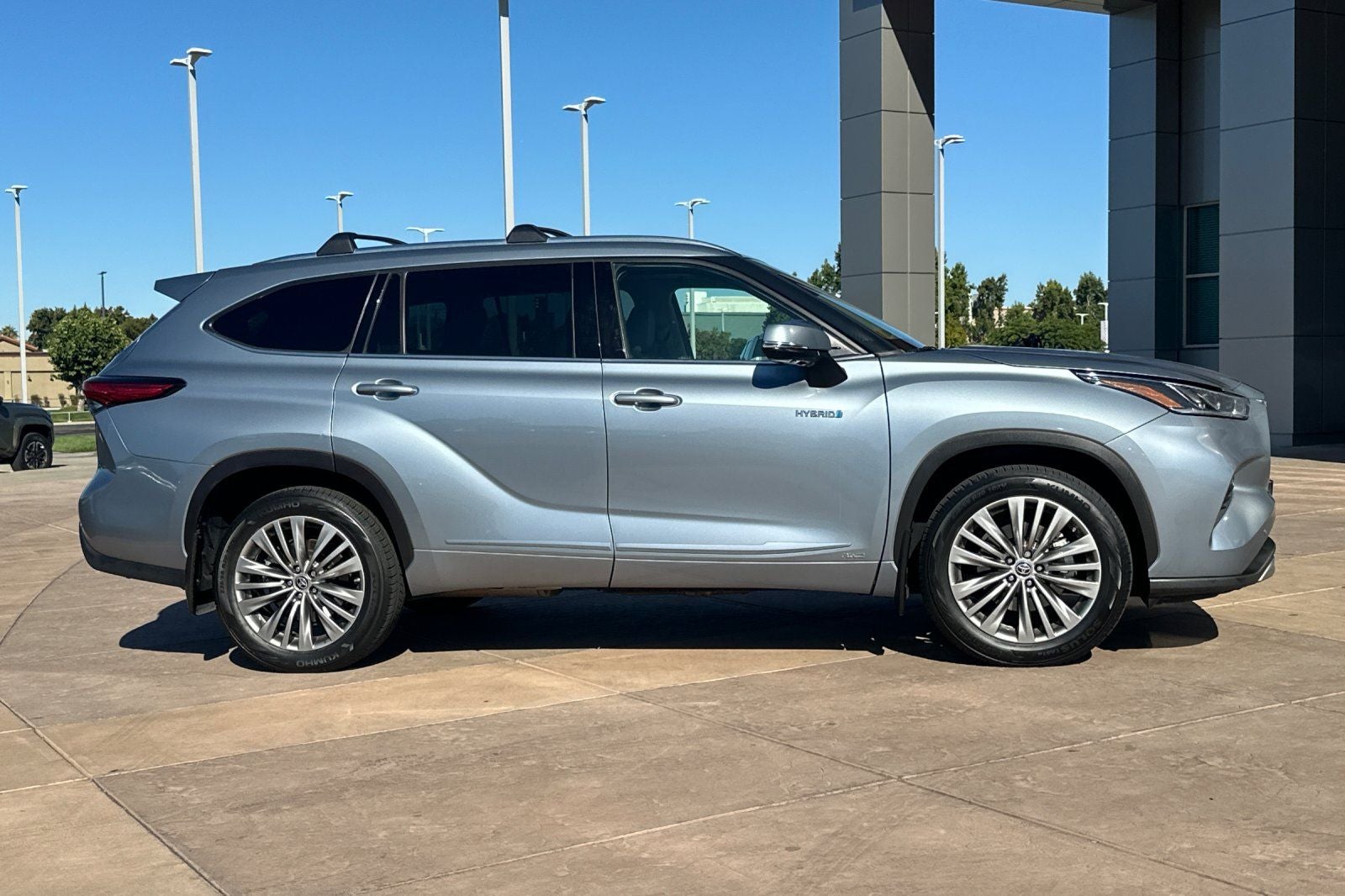 2021 Toyota Highlander Hybrid Platinum