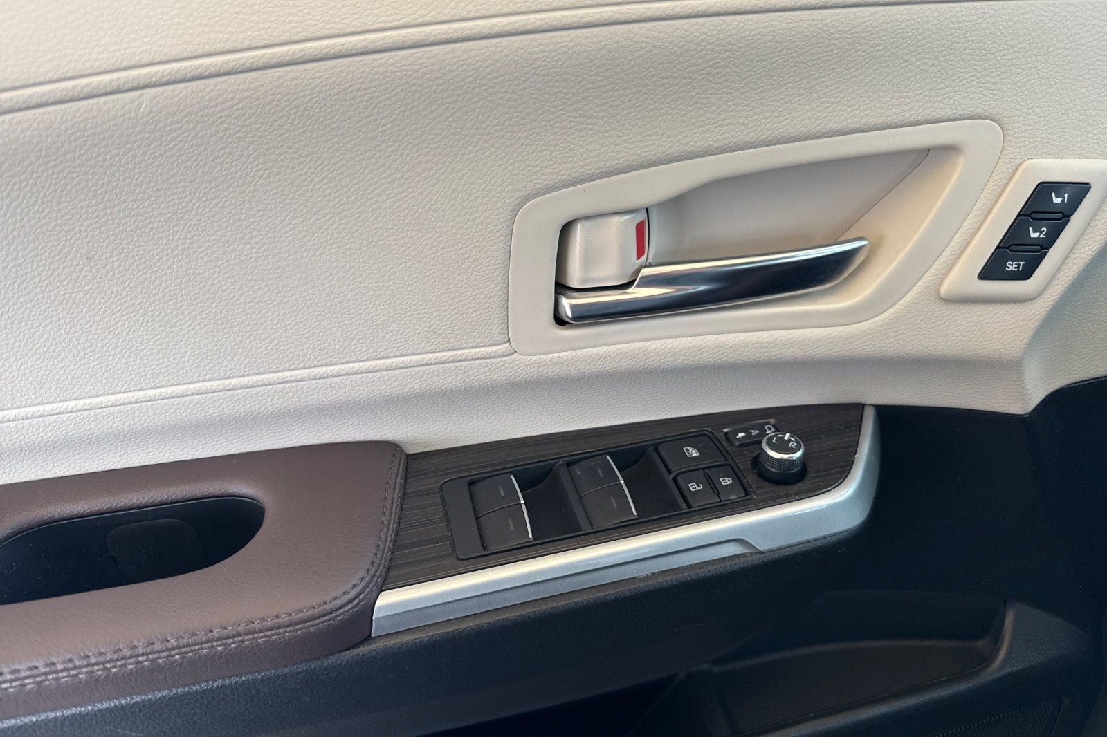 2024 Toyota Sienna Platinum 7 Passenger