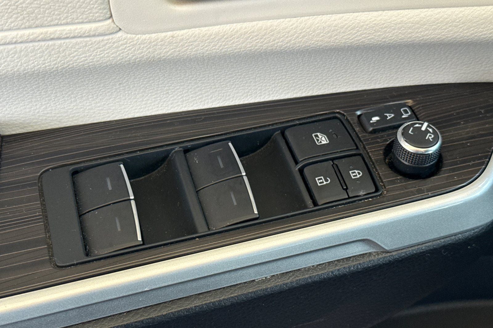 2024 Toyota Sienna Platinum 7 Passenger