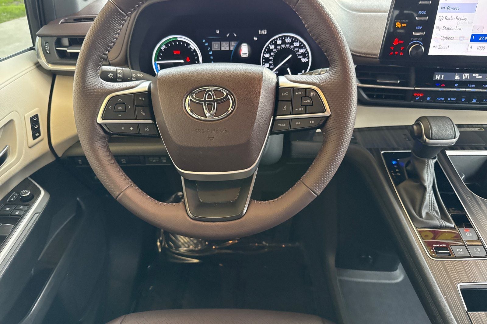 2024 Toyota Sienna Platinum 7 Passenger