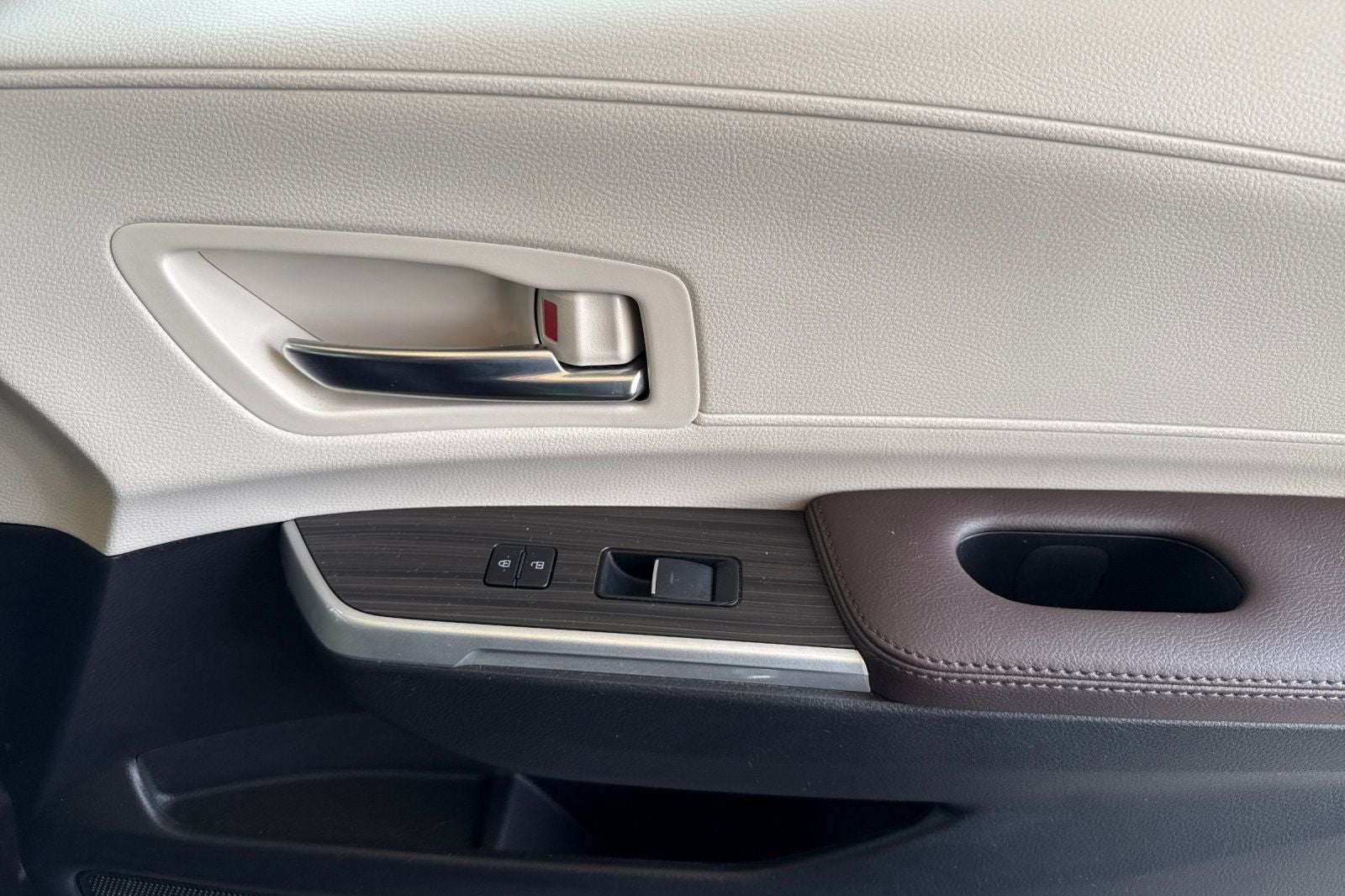 2024 Toyota Sienna Platinum 7 Passenger