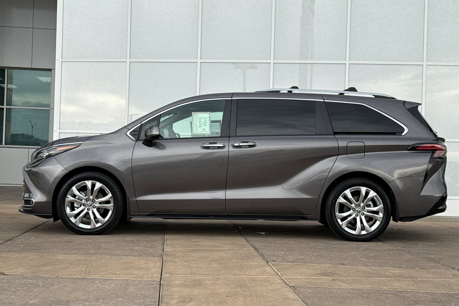 2024 Toyota Sienna Platinum 7 Passenger