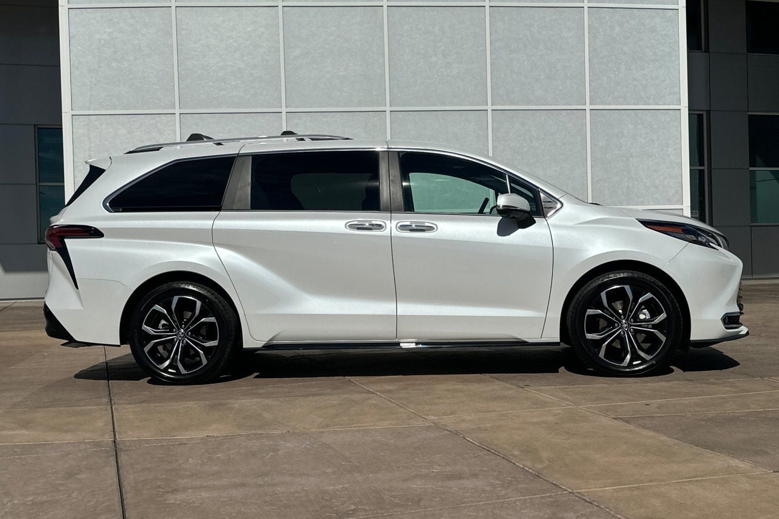 2025 Toyota Sienna Platinum 7 Passenger