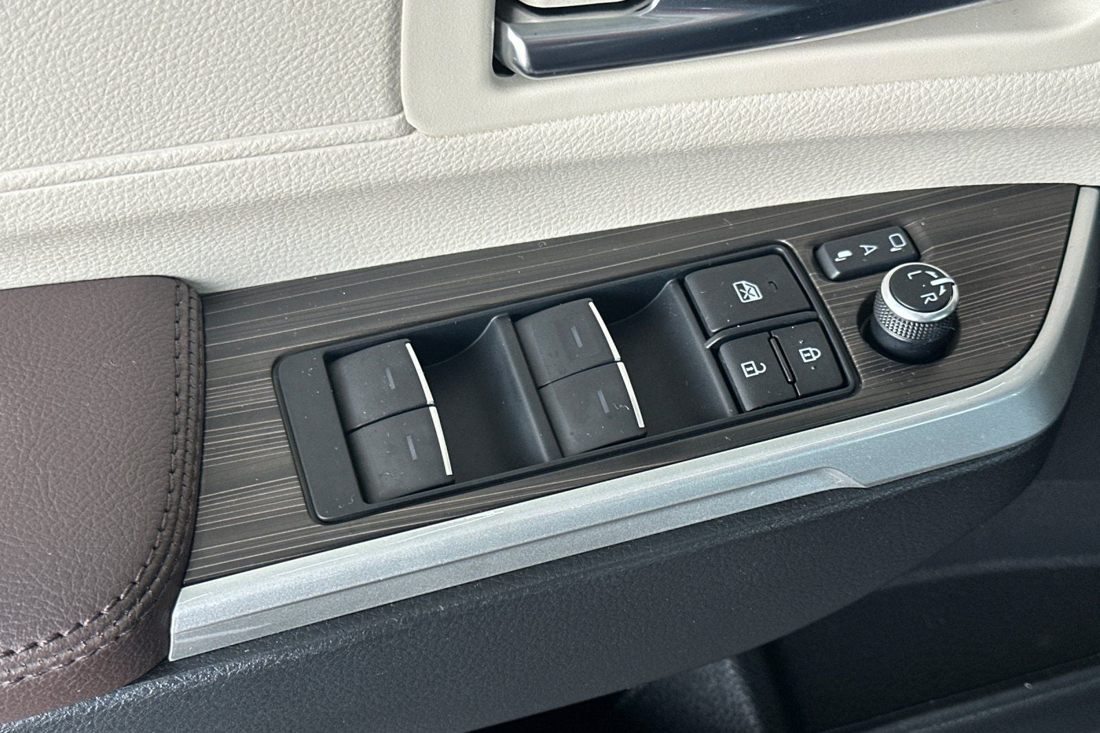 2024 Toyota Sienna Platinum 7 Passenger