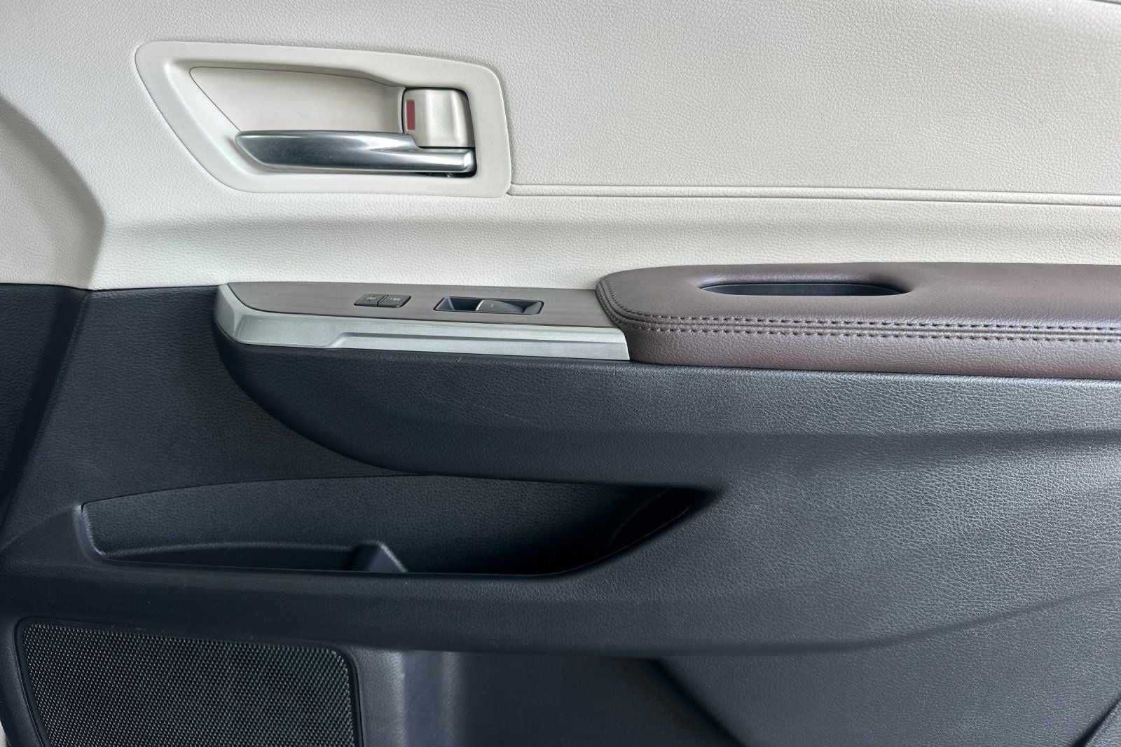 2024 Toyota Sienna Platinum 7 Passenger