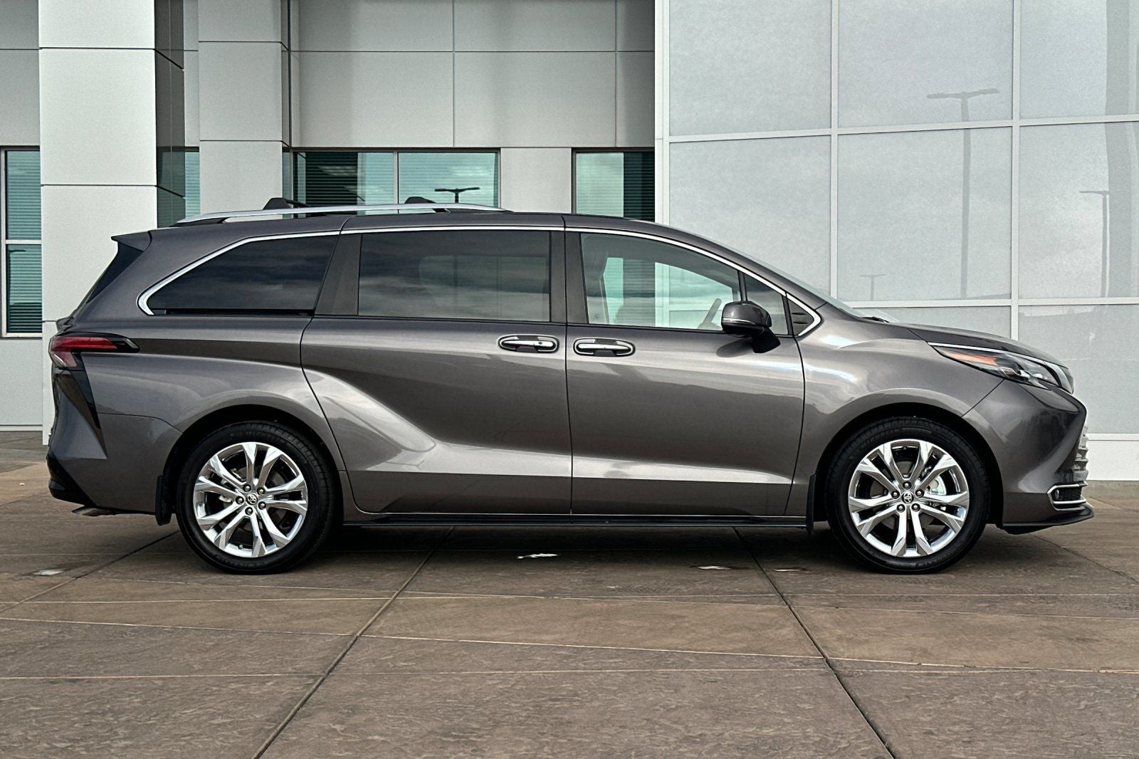 2024 Toyota Sienna Platinum 7 Passenger